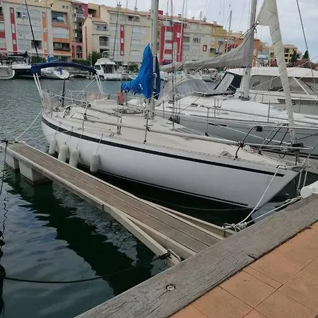 船上ホテル Sur Un Bateau アグド