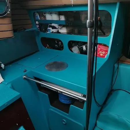 Sur Un Bateau Bådhotel *